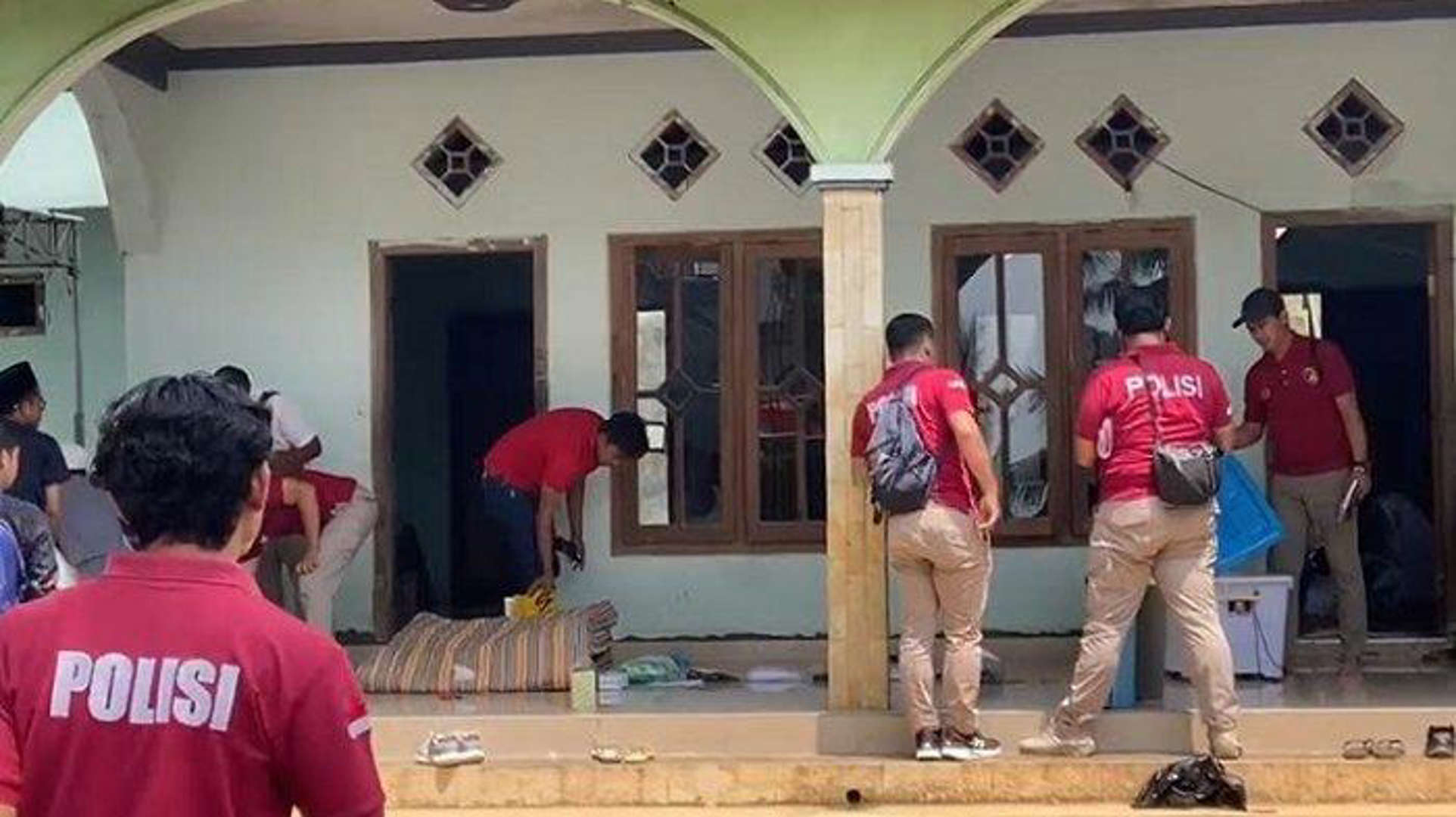 Pengasuh Ponpes Cabuli Puluhan Santriwati, Alasannya Untuk Cegah Sial